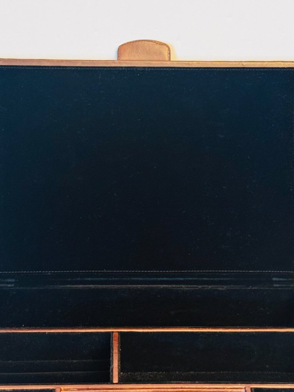 Vtg Leather Dresser Jewelry Box Rare Storage Holder Black Velvet Lining READ - Picture 5 of 16